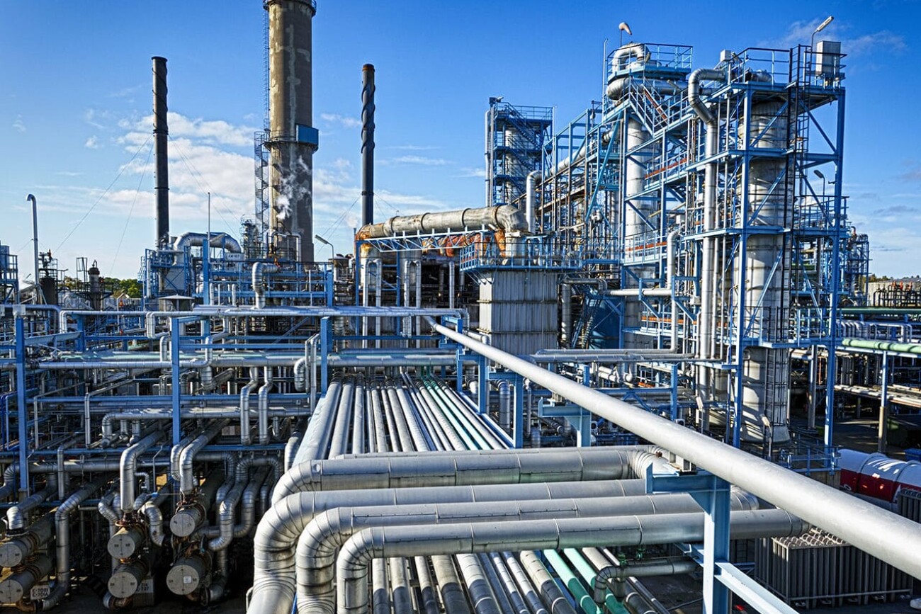 oil and gas industry in powerful HDR processing effect